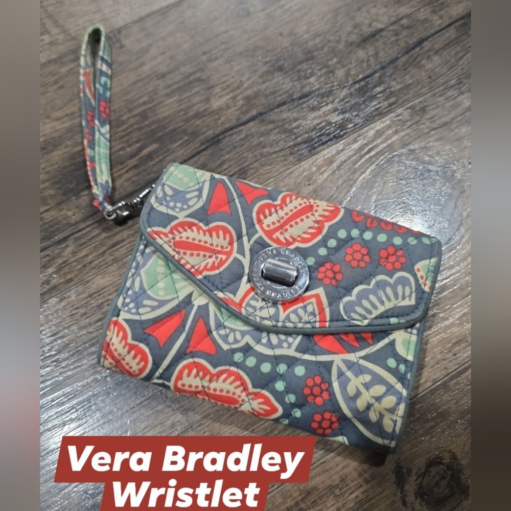Vera Bradley womens wristlet wallet